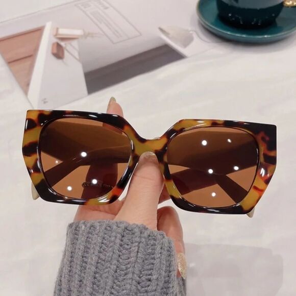 Brown Print Luxe Square Wide Frame Sunglasses - Picture 1 of 1